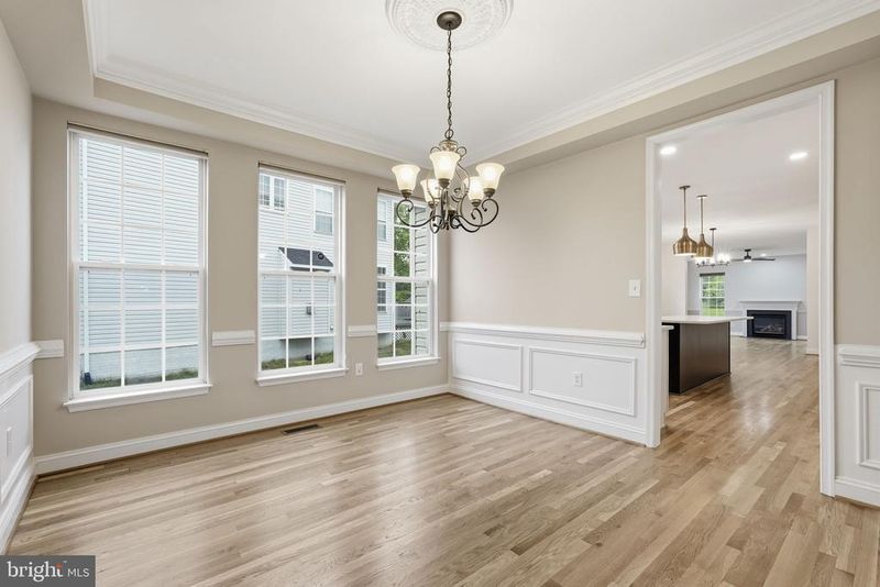 4314 Summit Pl, Alexandria, VA 22312
