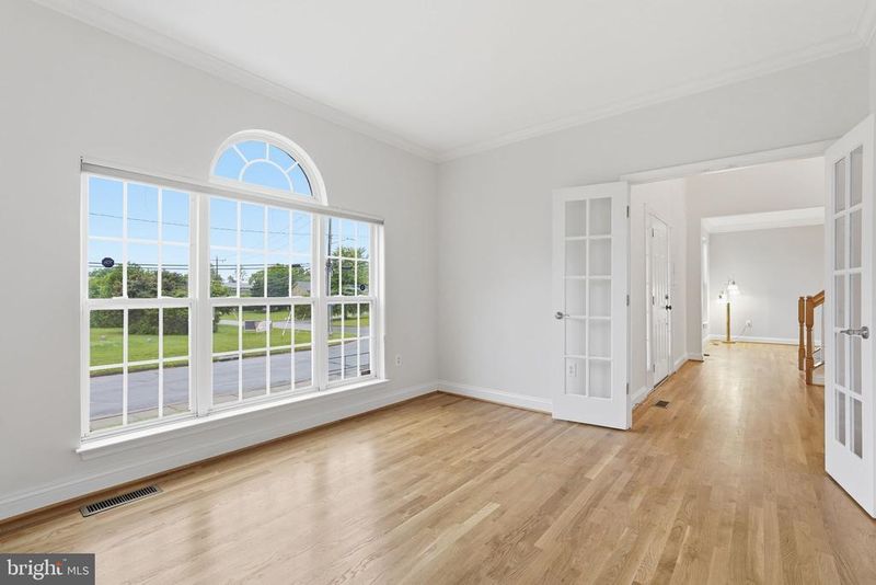 4314 Summit Pl, Alexandria, VA 22312