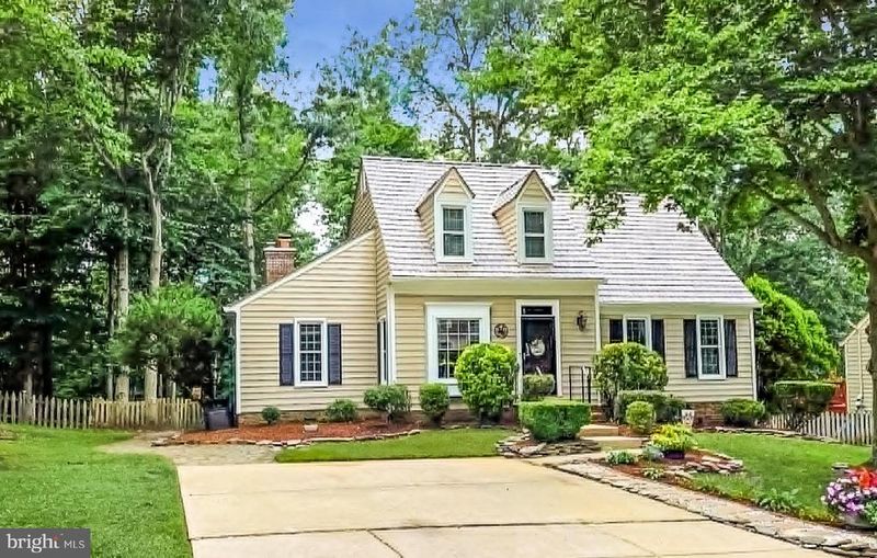 12000 Farrabow Ln, Woodbridge, VA 22192