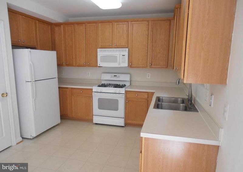 7556 Great Swan Ct, Alexandria, VA 22306