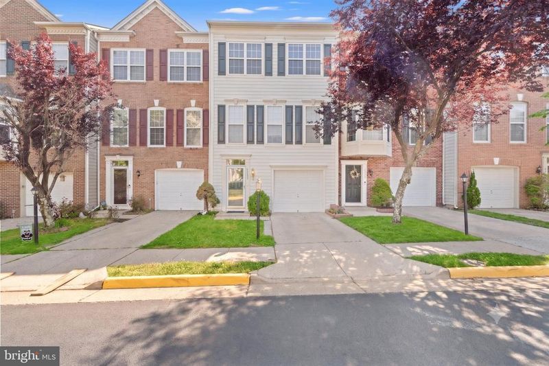 5280 Kestrel Crossing Dr, Alexandria, VA 22312