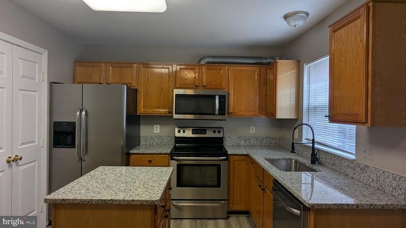 1875 Tiger Lily Cir, Woodbridge, VA 22192