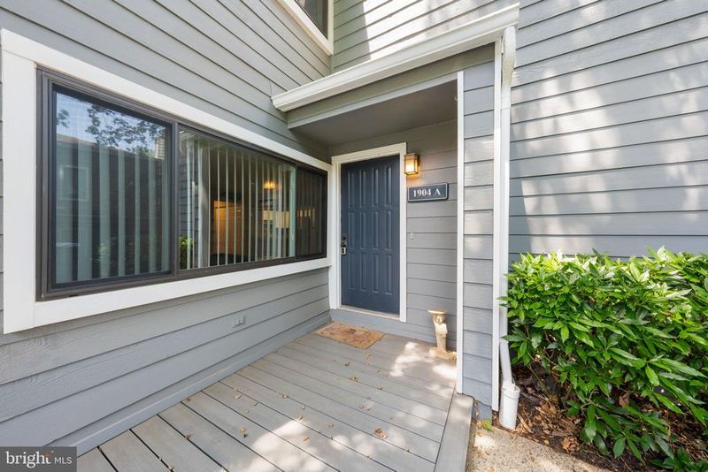 1904 Villaridge Dr, Reston, VA 20191