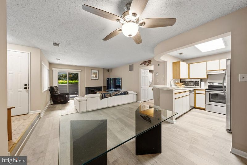 1904 Villaridge Dr, Reston, VA 20191