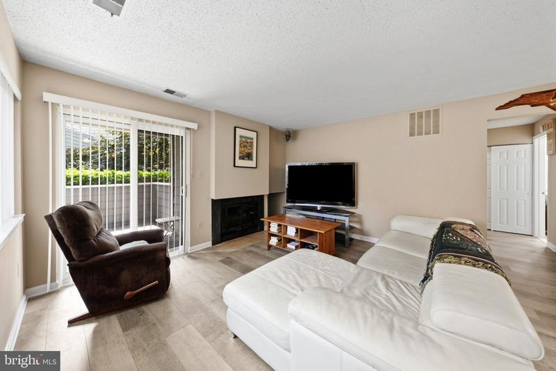 1904 Villaridge Dr, Reston, VA 20191