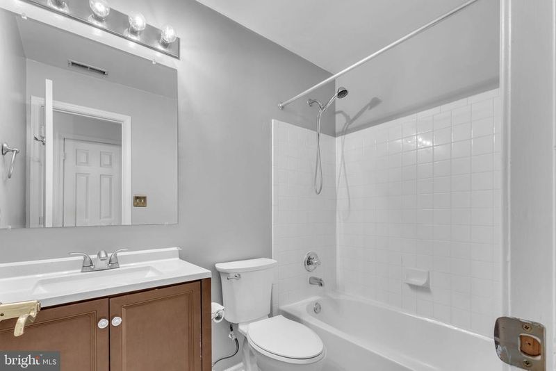 5937 Kirkcaldy Ln, Alexandria, VA 22315
