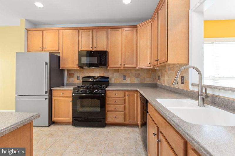 76 Denison St, Fredericksburg, VA 22406