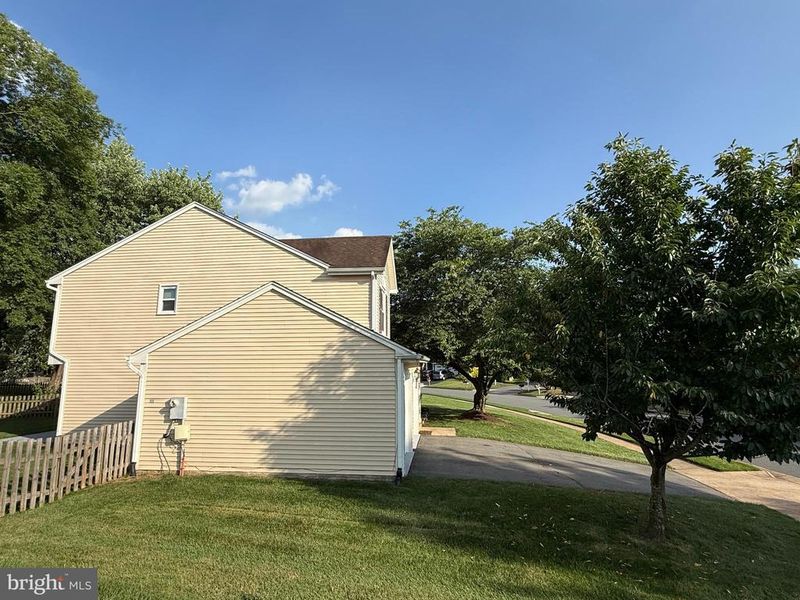 13146 Lazy Glen Ct, Herndon, VA 20171