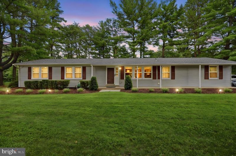 10818 Oldfield Dr, Reston, VA 20191