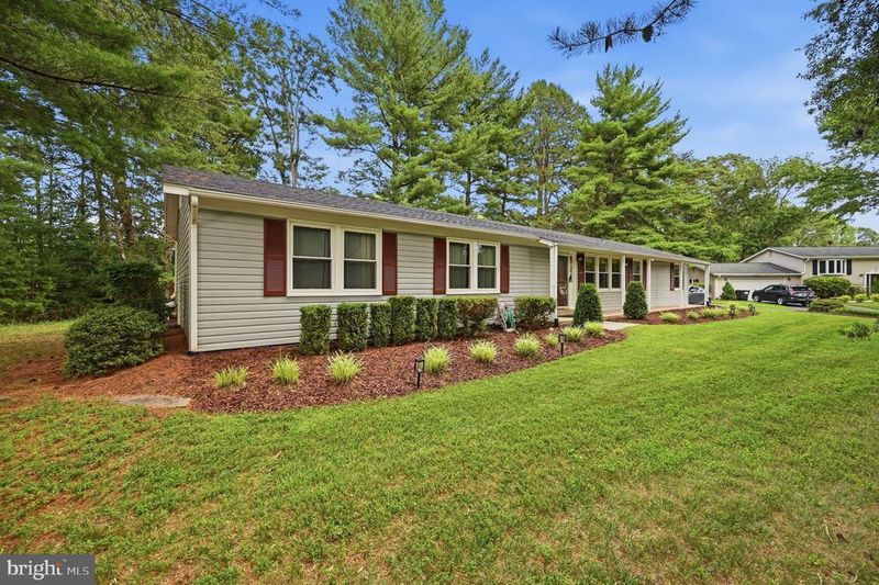 10818 Oldfield Dr, Reston, VA 20191