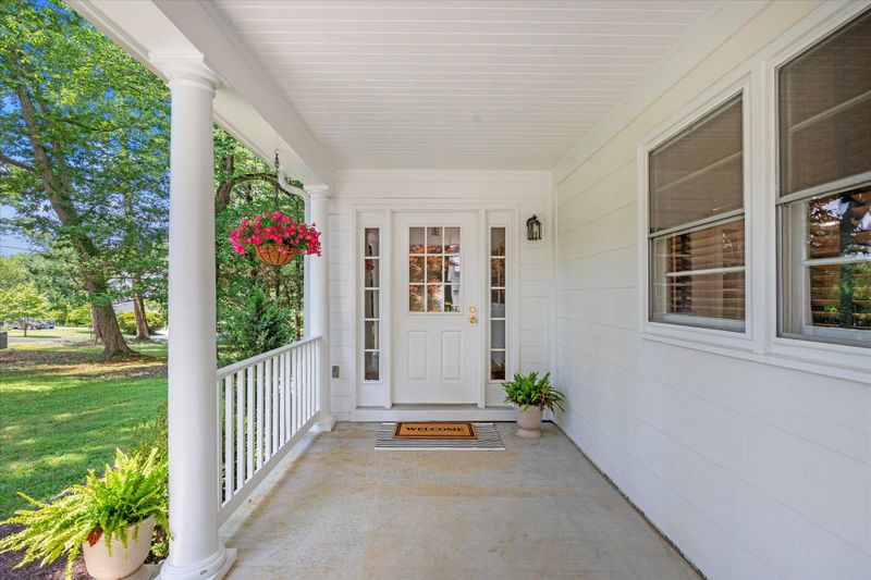 2627 Five Oaks Rd, Vienna, VA 22181