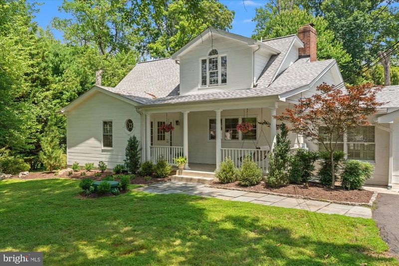 2627 Five Oaks Rd, Vienna, VA 22181