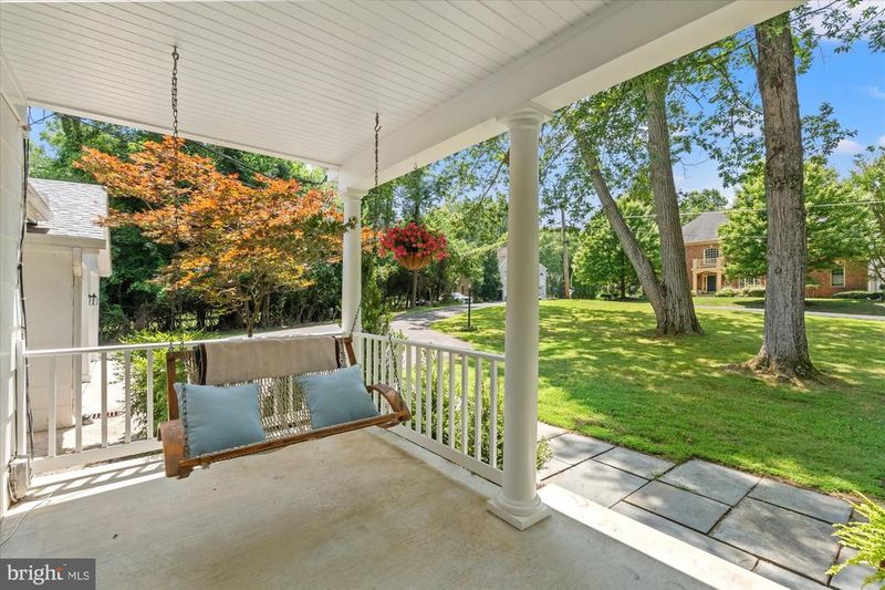 2627 Five Oaks Rd, Vienna, VA 22181