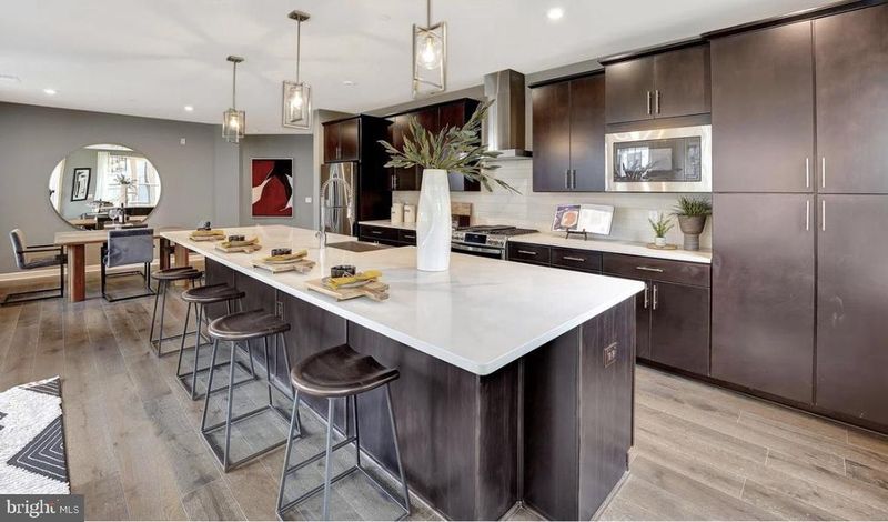 3927 Fair Ridge Dr #208, Fairfax, VA 22033