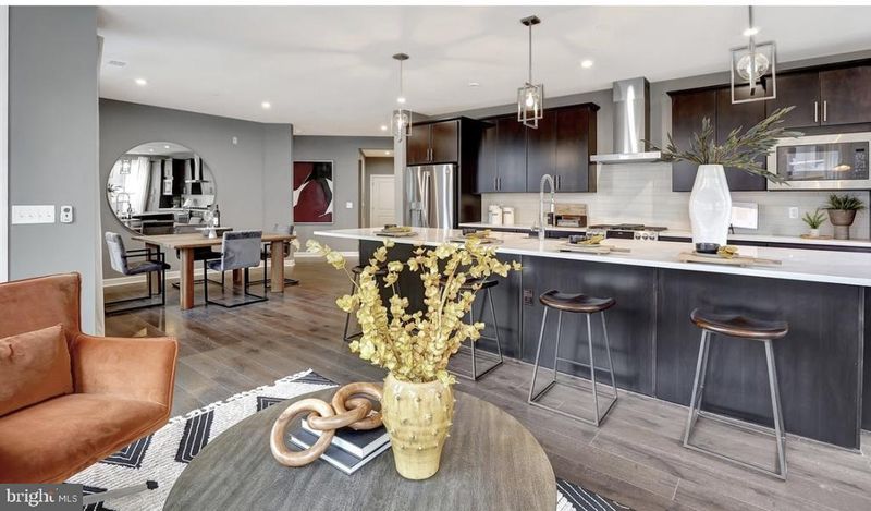 3927 Fair Ridge Dr #208, Fairfax, VA 22033