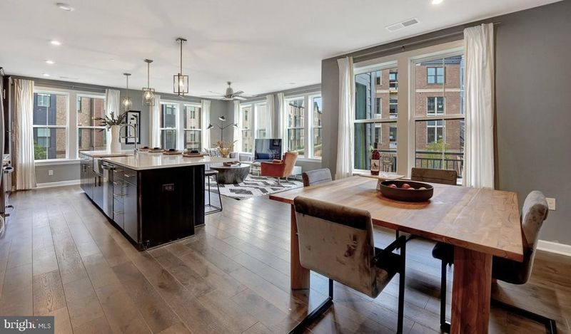 3927 Fair Ridge Dr #208, Fairfax, VA 22033