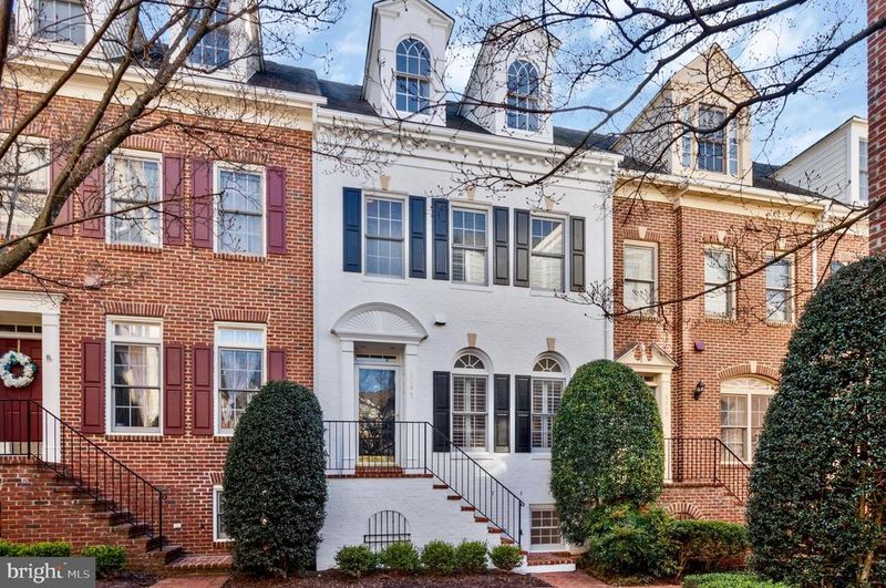 8847 Ashgrove House Ln, Vienna, VA 22182