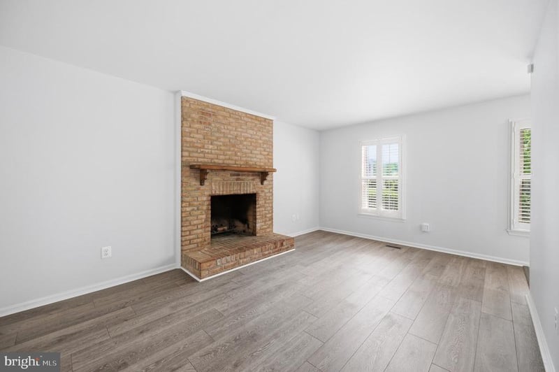 10609 Oxford Ct, Great Falls, VA 22066