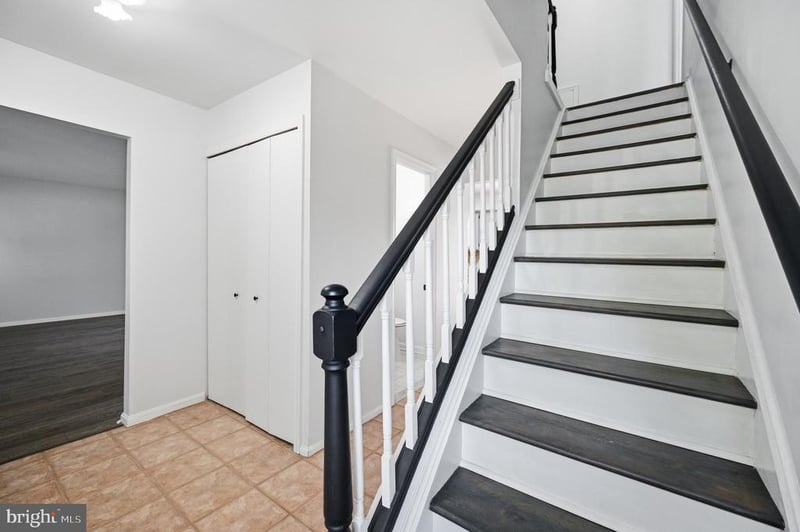 10609 Oxford Ct, Great Falls, VA 22066