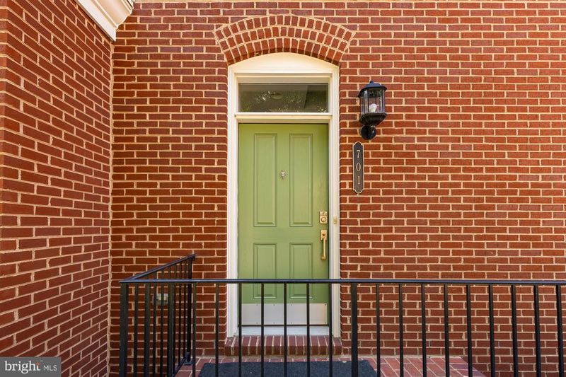 701 Annie Rose, Alexandria, VA 22301