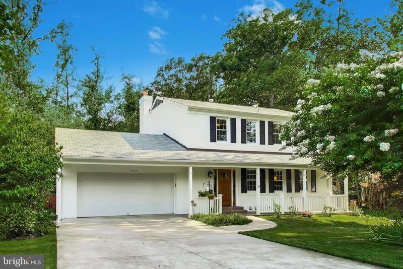 8825 Stark Rd, Annandale, VA 22003