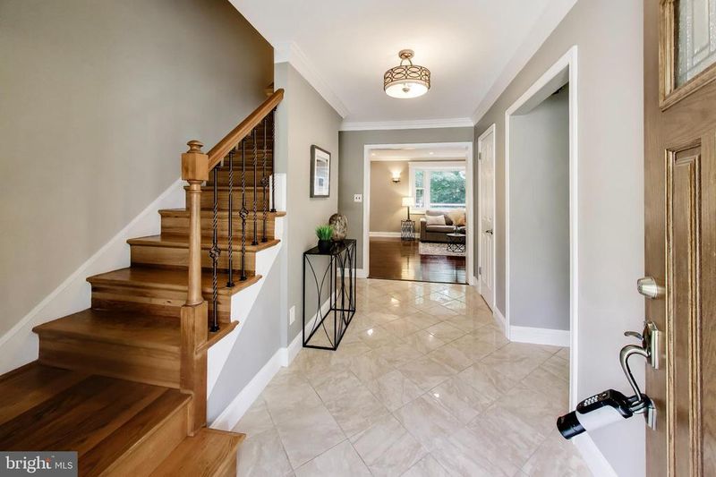 8825 Stark Rd, Annandale, VA 22003