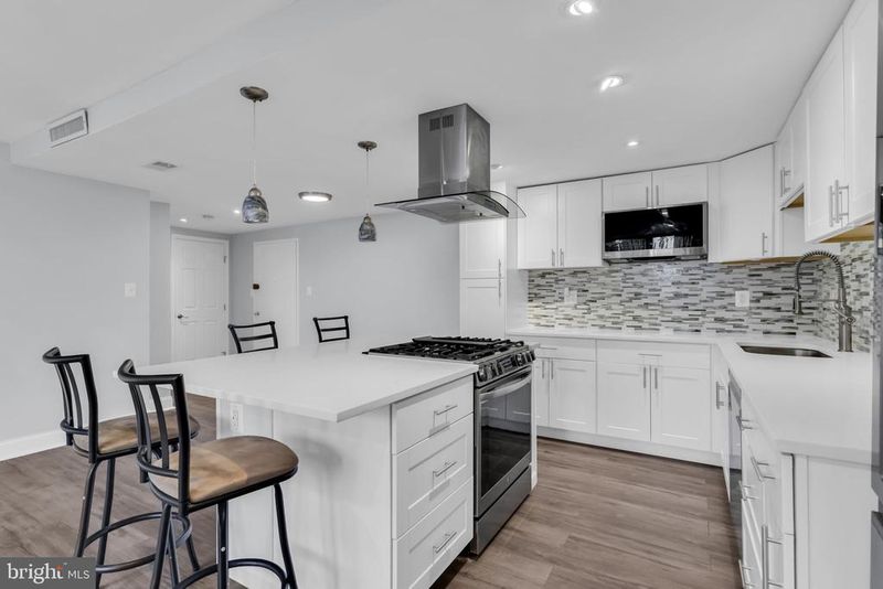 4600 Duke St #303, Alexandria, VA 22304