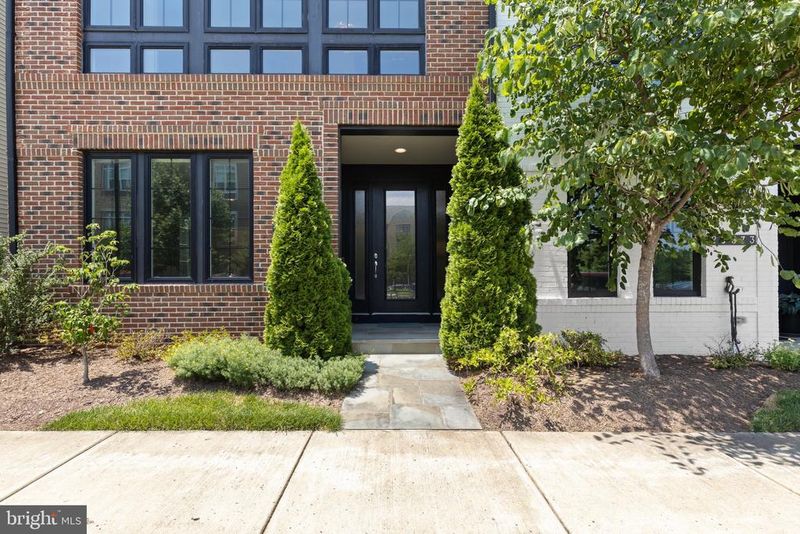 20375 Codman Dr, Ashburn, VA 20147