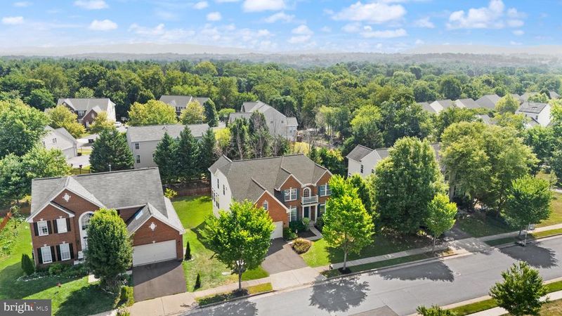 32 Houser Dr, Lovettsville, VA 20180