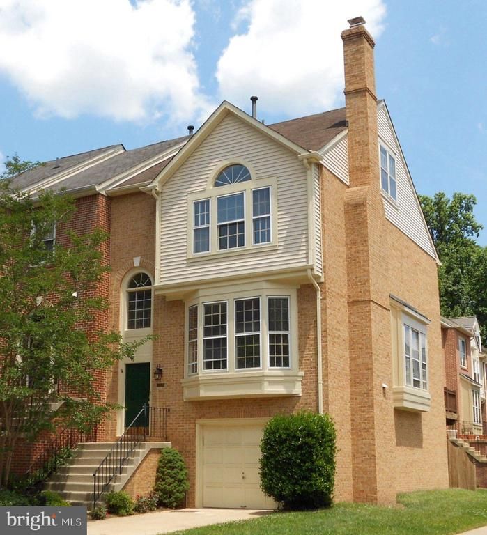 12020 Lisa Marie Ct, Fairfax, VA 22033