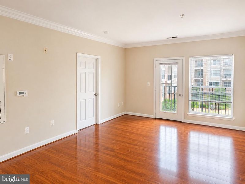 4850 Eisenhower Ave #304, Alexandria, VA 22304