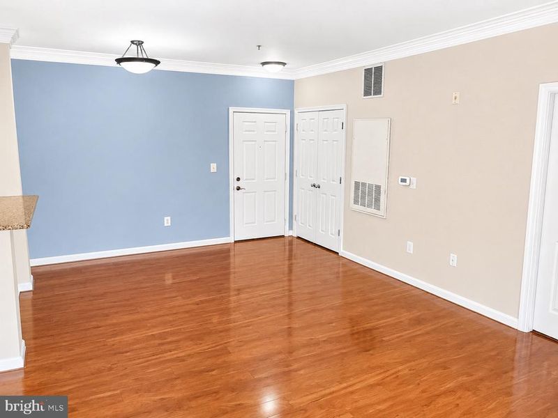 4850 Eisenhower Ave #304, Alexandria, VA 22304