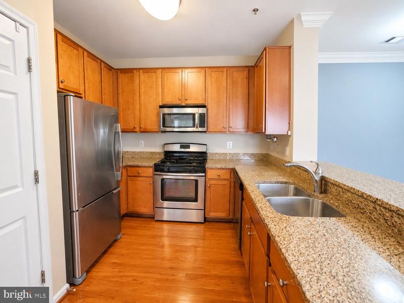 4850 Eisenhower Ave #304, Alexandria, VA 22304