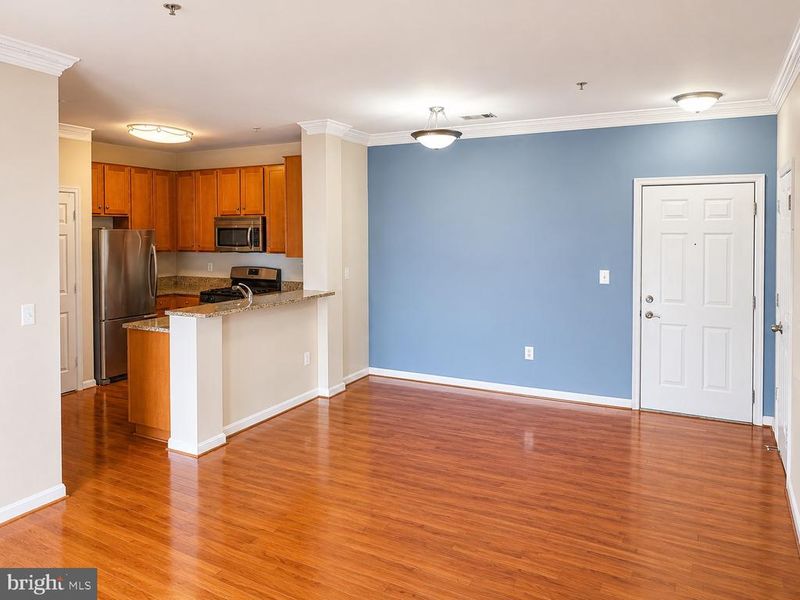 4850 Eisenhower Ave #304, Alexandria, VA 22304