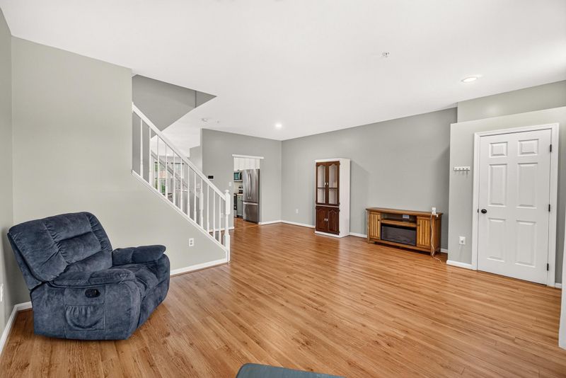2433 Lakeside Dr, Frederick, MD 21702