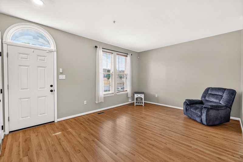 2433 Lakeside Dr, Frederick, MD 21702