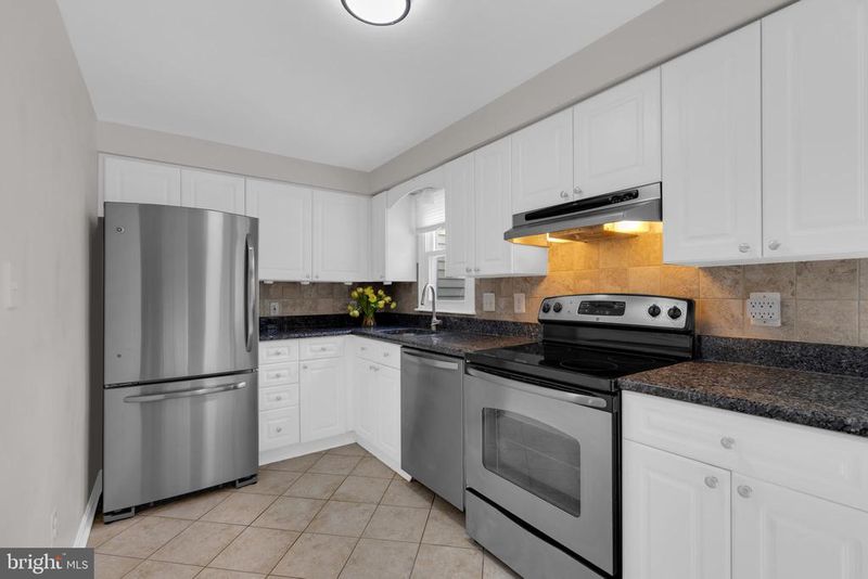 7658 Wolford Way, Lorton, VA 22079