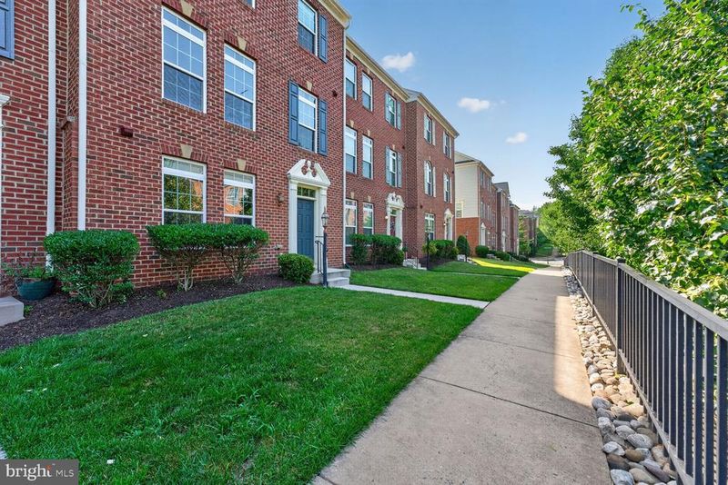 2293 Merseyside Dr, Woodbridge, VA 22191