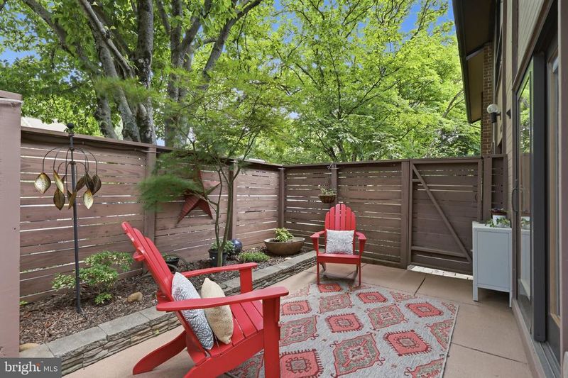 11615 Hunters Green Ct, Reston, VA 20191