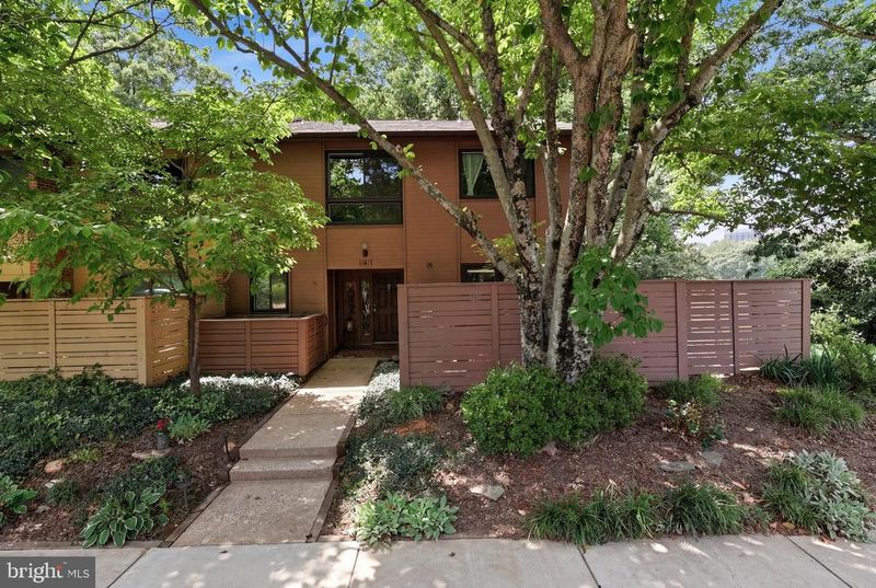 11615 Hunters Green Ct, Reston, VA 20191