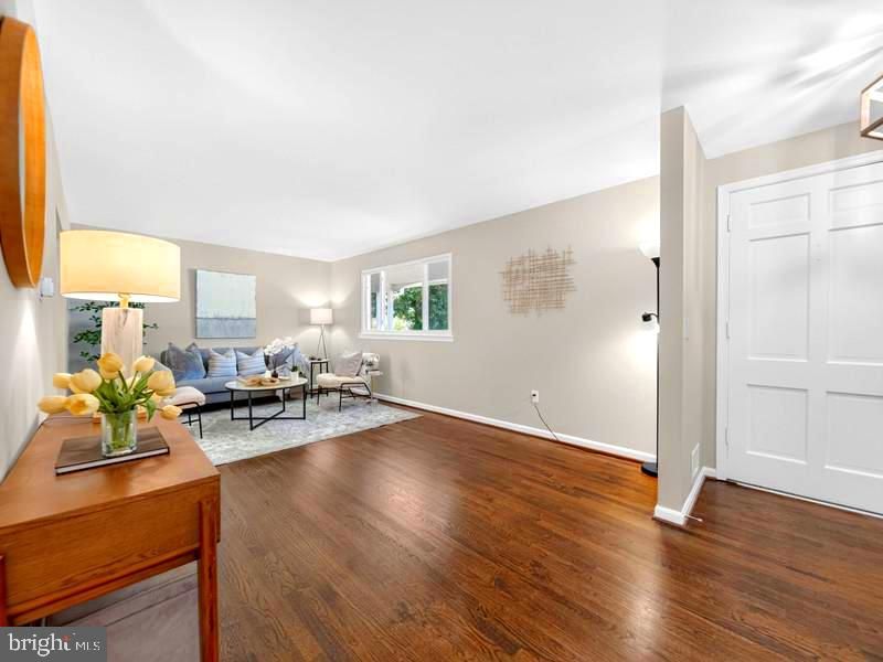 5502 Kings Park Dr, Springfield, VA 22151