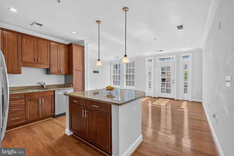 1023 N Royal St #205, Alexandria, VA 22314
