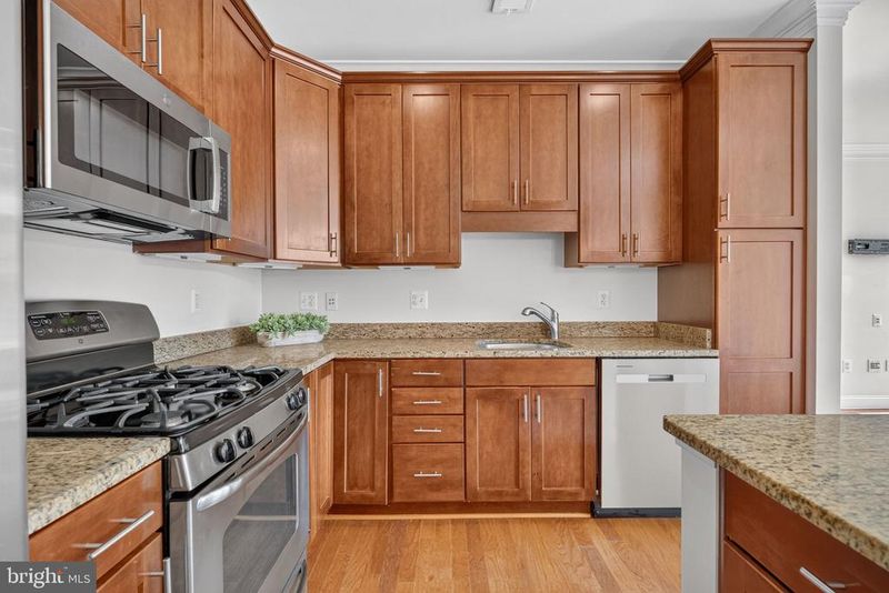 1023 N Royal St #205, Alexandria, VA 22314