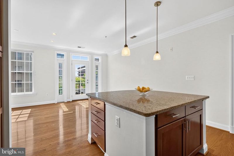 1023 N Royal St #205, Alexandria, VA 22314