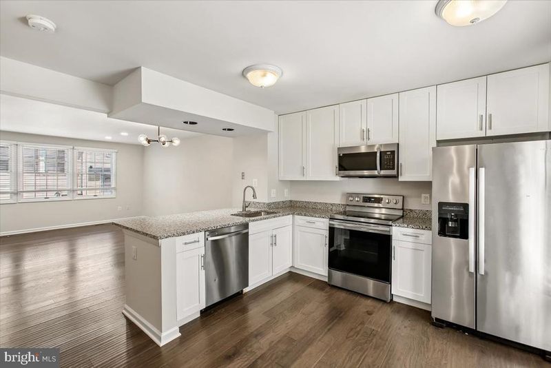 5071 9th St S, Arlington, VA 22204