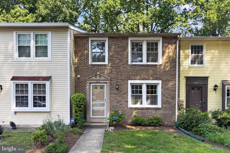 2814 Raymond Ct, Falls Church, VA 22042