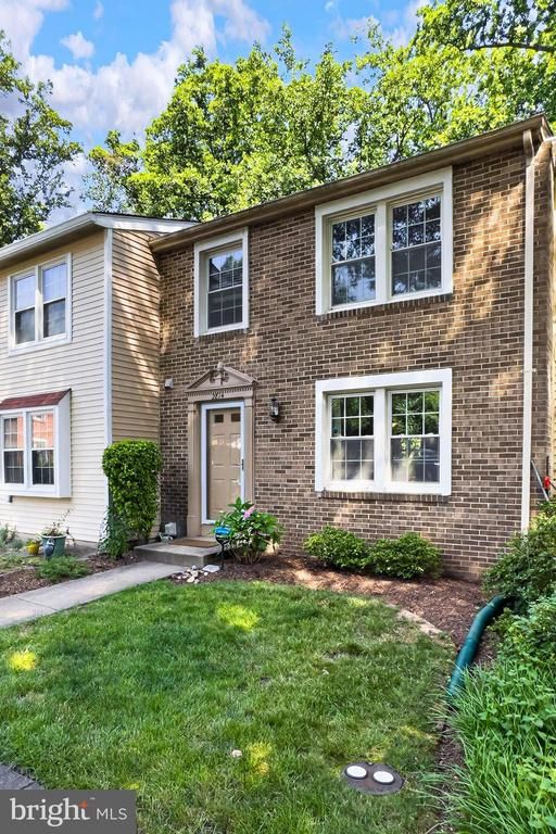 2814 Raymond Ct, Falls Church, VA 22042