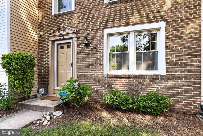 2814 Raymond Ct, Falls Church, VA 22042