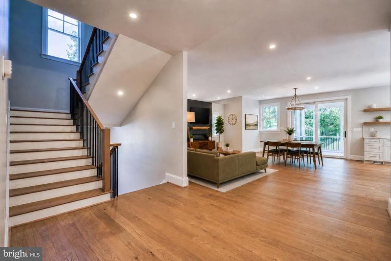 1032 20th St S, Arlington, VA 22202