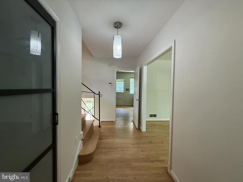 9209 E Parkhill Dr, Bethesda, MD 20814